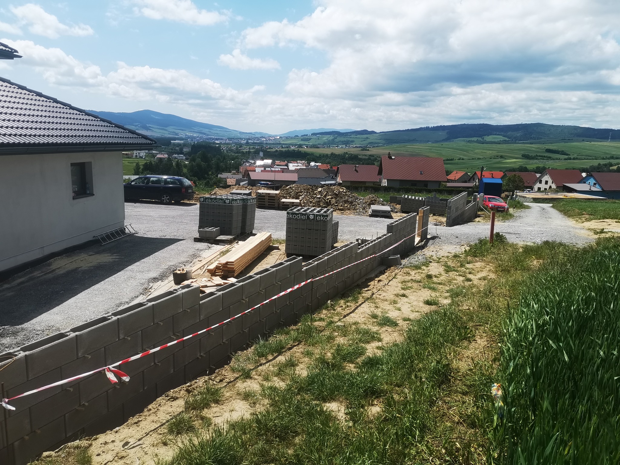 Oplotenie a zámková dlažba