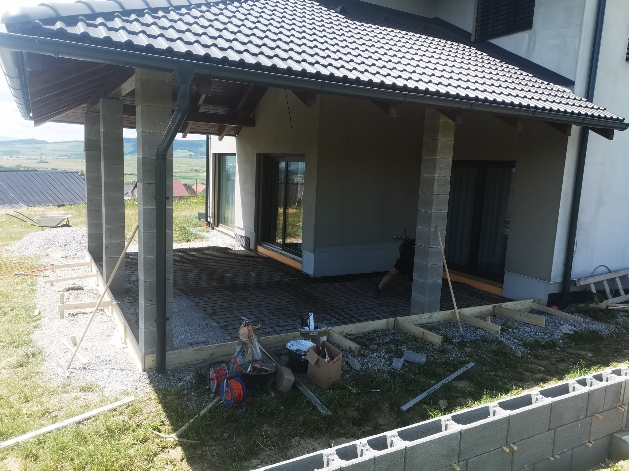 Oplotenie a zámková dlažba