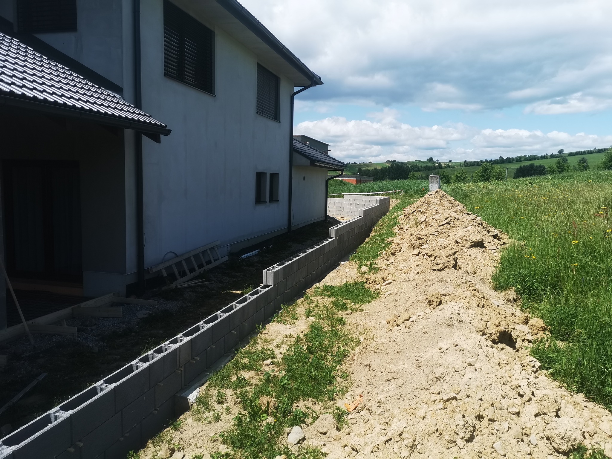 Oplotenie a zámková dlažba