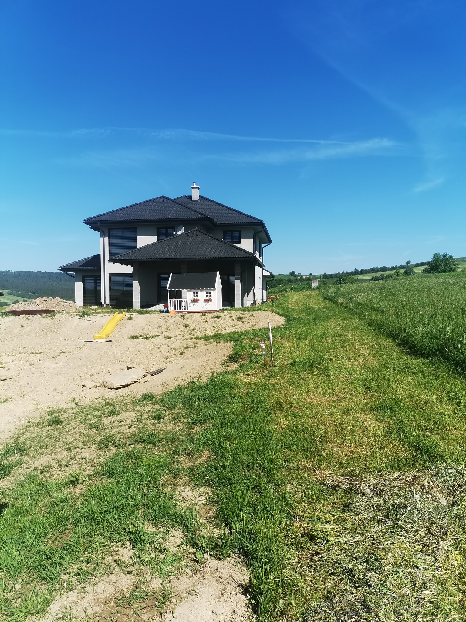 Oplotenie a zámková dlažba