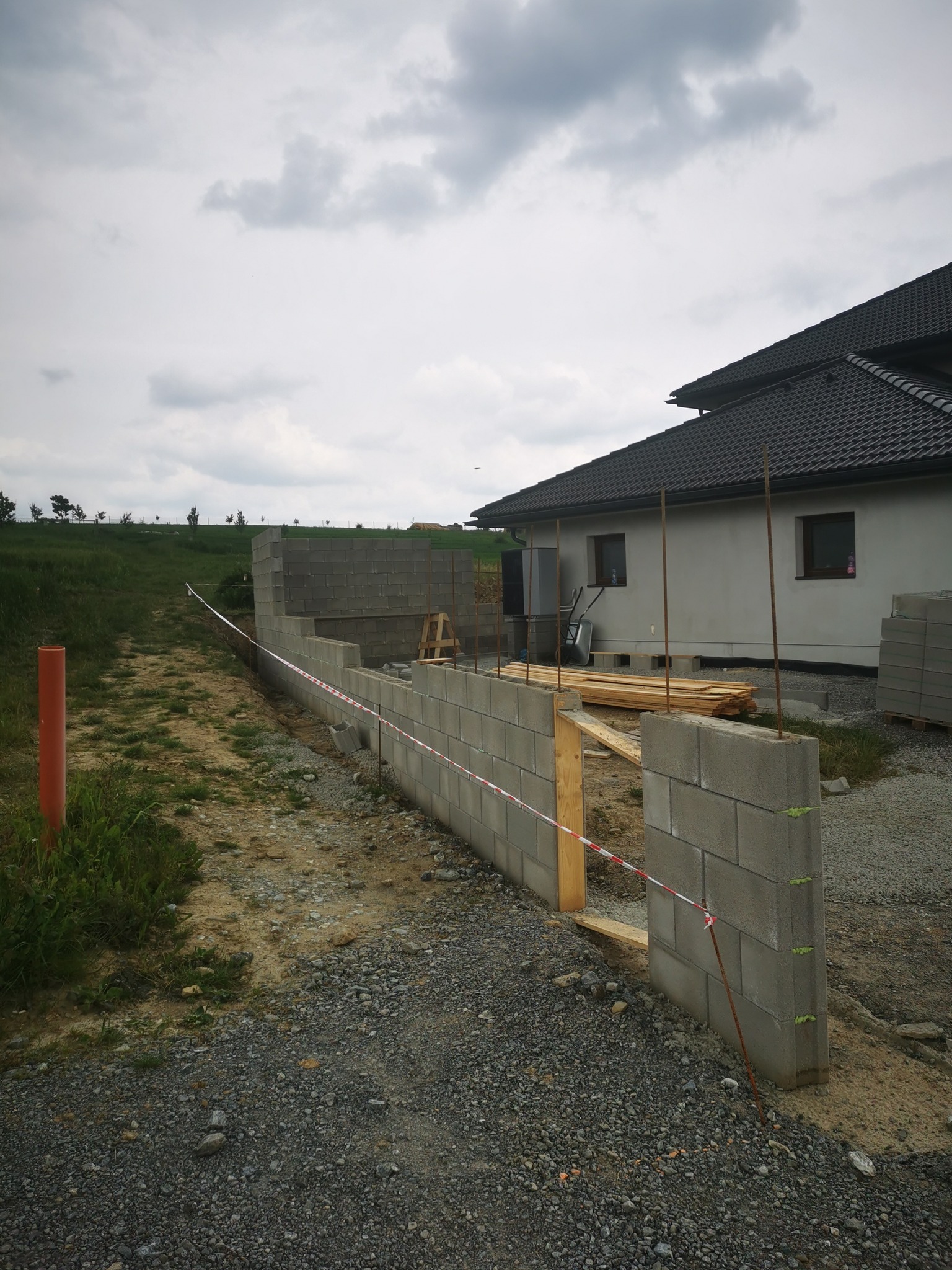 Oplotenie a zámková dlažba