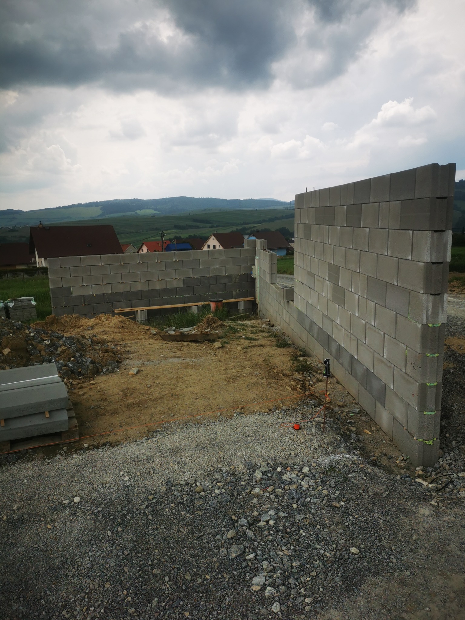 Oplotenie a zámková dlažba