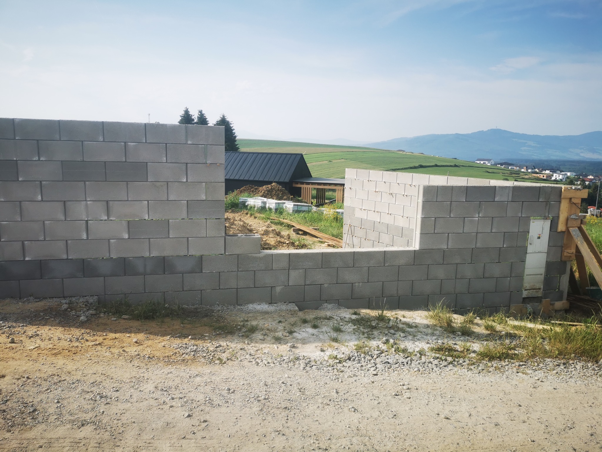 Oplotenie a zámková dlažba