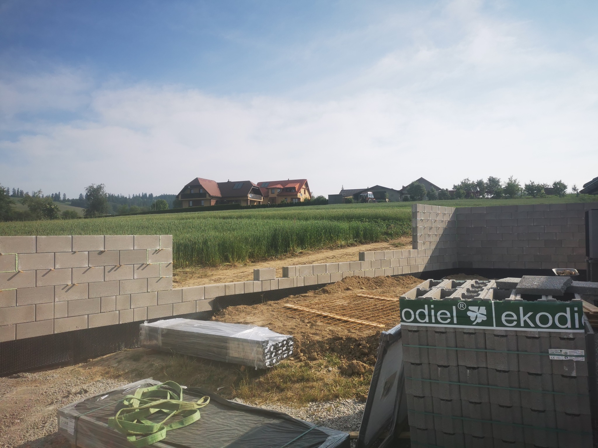 Oplotenie a zámková dlažba