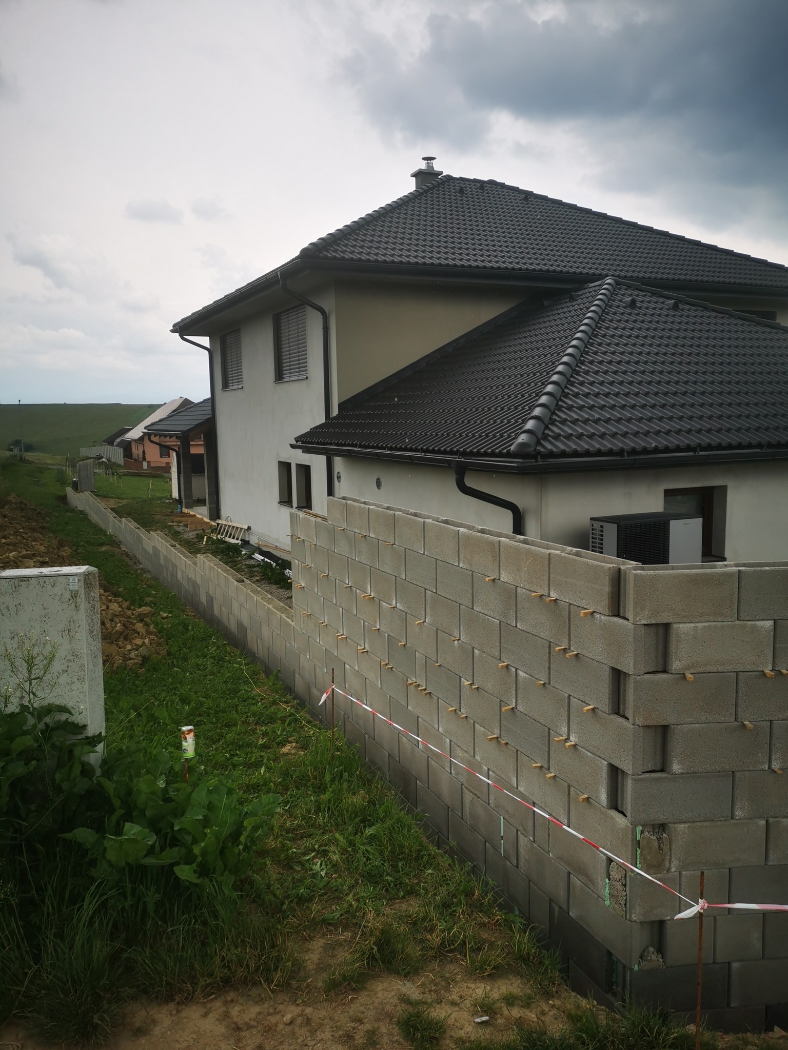 Oplotenie a zámková dlažba