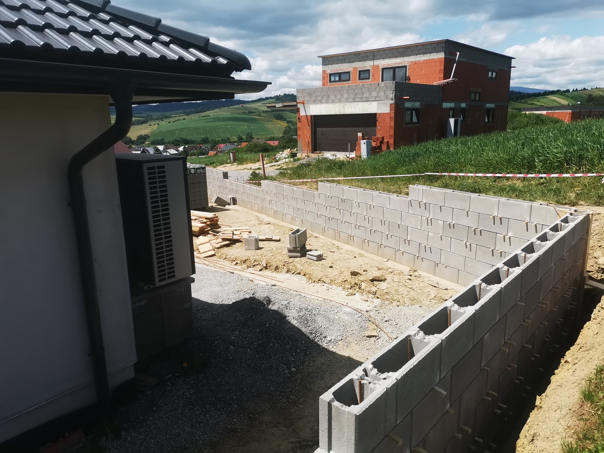 Oplotenie a zámková dlažba